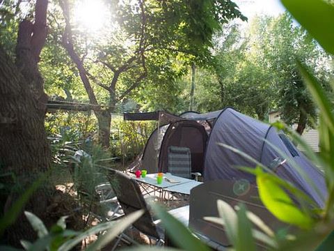 Emplacement - Emplacement nature pour tente/caravane/camping-car avec électricité 10A