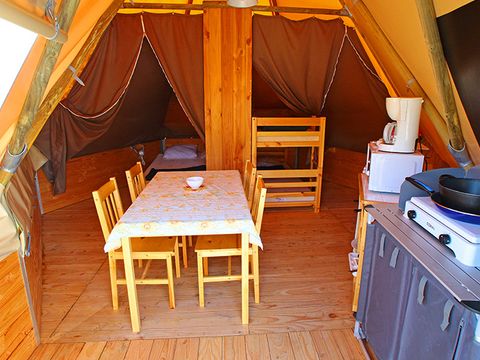 HÉBERGEMENT INSOLITE 4 personnes - (Sans sanitaires, sans eau)