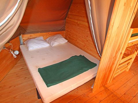 HÉBERGEMENT INSOLITE 4 personnes - (Sans sanitaires, sans eau)