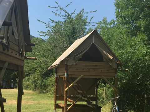 Tente en toile et en bois 2 personnes - Bivouac Standard sur pilotis -1 chambre