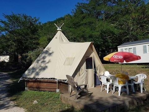 Tente en toile et en bois 4 personnes - Tipi Standard 18m² - 2ch - Sans sanitaire
