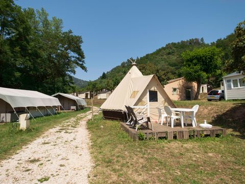 Tente en toile et en bois 4 personnes - Tipi Standard 18m² - 2ch - Sans sanitaire
