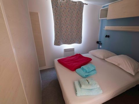 Mobilhome 6 personnes - Standard 32m² - 3 chambres - Terrasse couverte - TV - Climatisation