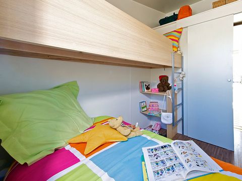 Mobilhome 4 personnes - 30m² - Standard - 2 chambres - Terrasse semi-couverte - TV - Clim