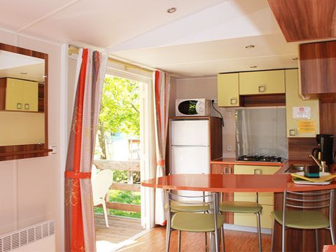 Mobilhome 4 personnes - 30m² - Standard - 2 chambres - Terrasse semi-couverte - TV - Clim
