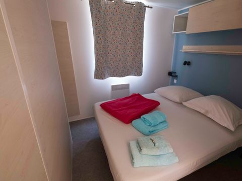 Mobilhome 4 personnes - 30m² - Standard - 2 chambres - Terrasse semi-couverte - TV - Clim
