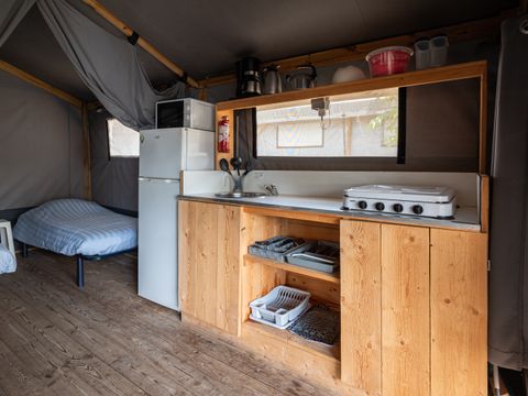 Tente en toile et en bois 4 personnes - Tente glamping Les Issambres