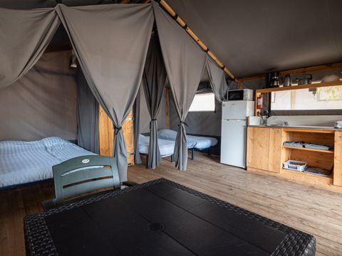 Tente en toile et en bois 4 personnes - Tente glamping Les Issambres