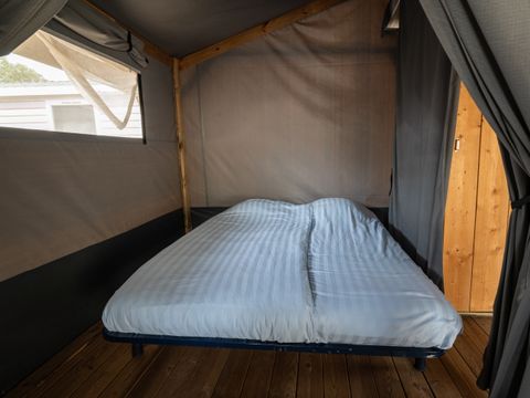 Tente en toile et en bois 4 personnes - Tente glamping Les Issambres