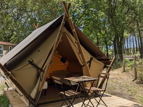 Tente en toile et en bois 2 personnes - MOOREA (Sans sanitaires et cuisine) Animaux non admis