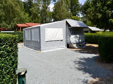 CARAVANE 2 personnes - avec auvent CONFORT