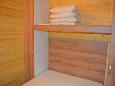 CHALET 4 personnes - Chalet CONFORT Nelia 23 m² (1 chambre) + terrasse couverte de 8 m² + clim reversible(045) + TV 2/4 pers