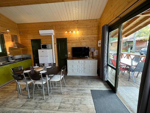 CHALET 6 personnes - Chalet Savania PREMIUM46 34 m² (2 chambres) + terrasse couverte de 13 m² + TV + clim réversible 4/6 pers