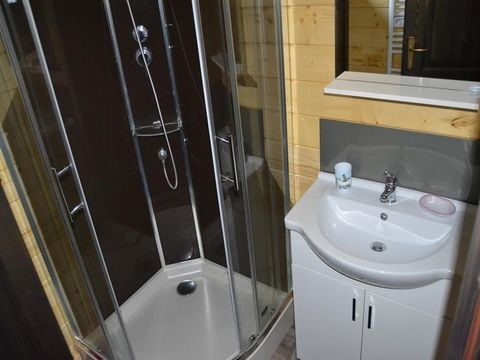 CHALET 5 personnes - Chalet CONFORT Monia 27 m² (2 chambres) + terrasse couverte de 10m² + clim réversible 4/5 pers
