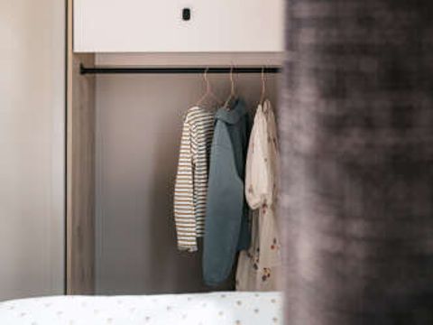 MOBILHOME 4 personnes - NEW// Mobil-Home Loggia Confort 32m² - 4 personnes + Terrasse intégrée  couverte + TV+ lit160