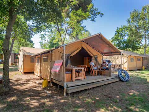 Tente en toile et en bois 6 personnes - Tente Safari Lodge | 3 Ch. | 6 Pers. | 1 SDB | Clim.