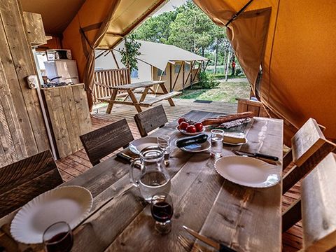 Tente en toile et en bois 6 personnes - Tente Safari Lodge | 3 Ch. | 6 Pers. | 1 SDB | Clim.
