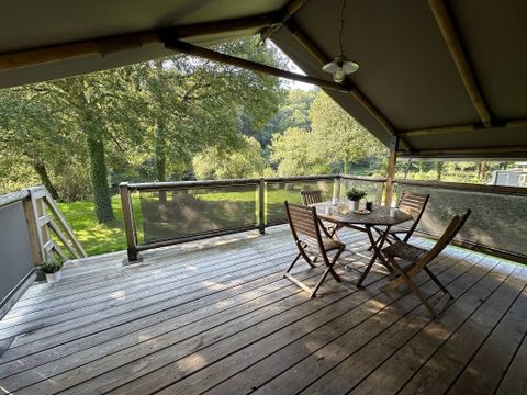 Tente en toile et en bois 5 personnes - Super Lodge | 2 Ch. | 4/5 Pers. | Terrasse simple | 1 SDB