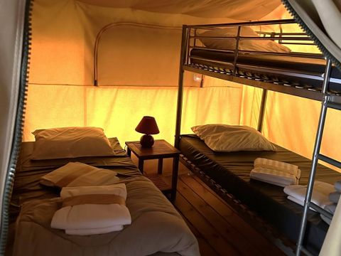 Tente en toile et en bois 5 personnes - Super Lodge | 2 Ch. | 4/5 Pers. | Terrasse simple | 1 SDB