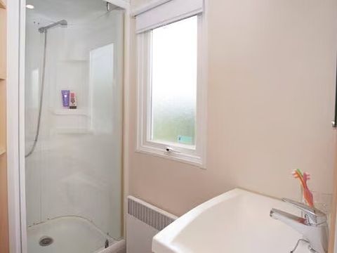 Mobilhome 8 personnes - Classic | 3 Ch. | 6/8 Pers. | Terrasse surélevée | 2 SDB
