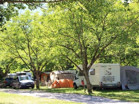 Emplacement - Emplacement 1 tente, caravane ou camping-car + 1 voiture