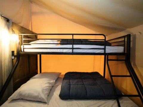 Tente en toile et en bois 5 personnes - Lodge Premium 3 Pièces 5 Personnes Climatisé