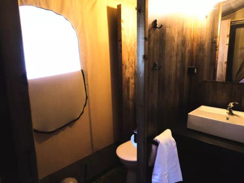 Tente en toile et en bois 5 personnes - Lodge Premium 3 Pièces 5 Personnes Climatisé