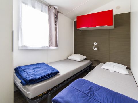 MOBILHOME 8 personnes - FEERIQUE - TV - PLANCHA
