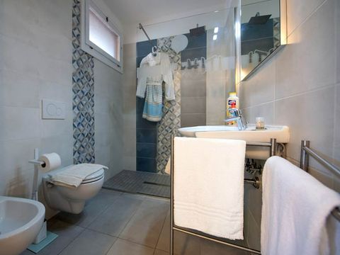 Chalet 4 personnes - PEONIA (équipement bébé inclus)