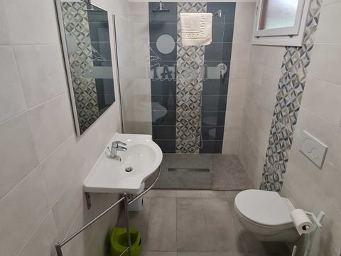 Chalet 4 personnes - PEONIA (équipement bébé inclus)