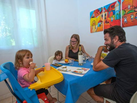 CHALET 4 personnes - PEONIA (équipement bébé inclus)