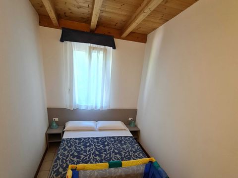 Chalet 4 personnes - PEONIA (équipement bébé inclus)