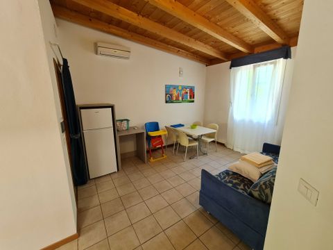Chalet 4 personnes - PEONIA (équipement bébé inclus)