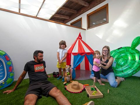 CHALET 4 personnes - PEONIA (équipement bébé inclus)