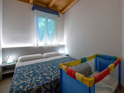 Chalet 4 personnes - PEONIA (équipement bébé inclus)