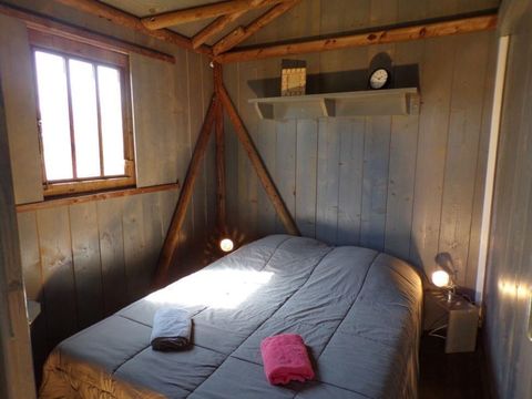 HÉBERGEMENT INSOLITE 5 personnes - LODGE TOILEE SUR PILOTIS HÉBERGEMENT INSOLITE 5 personnes - LODGE TOILEE SUR PILOTIS