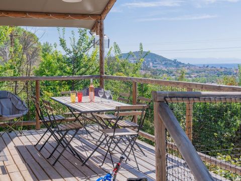 HÉBERGEMENT INSOLITE 5 personnes - FLOWER LODGE BOIS SUR PILOTIS