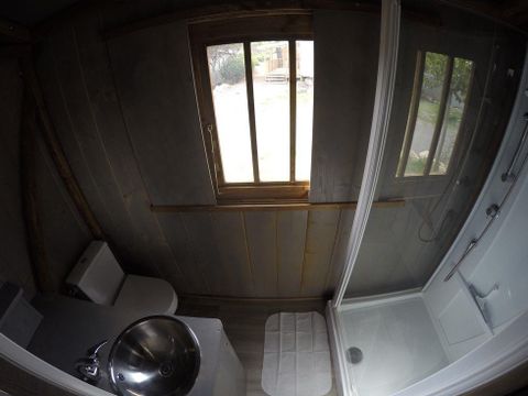 HÉBERGEMENT INSOLITE 5 personnes - FLOWER LODGE BOIS SUR PILOTIS