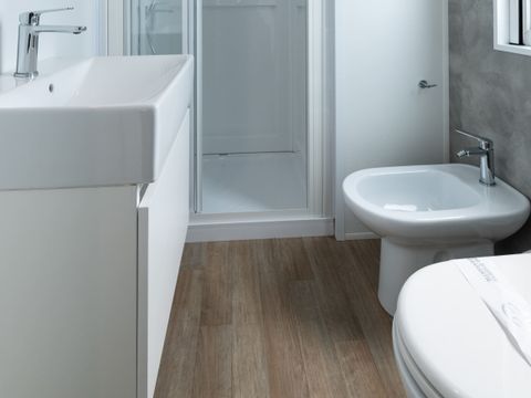 MOBILHOME 2 personnes - VIOLA (inclus : piscine, salle de sport et service plage)