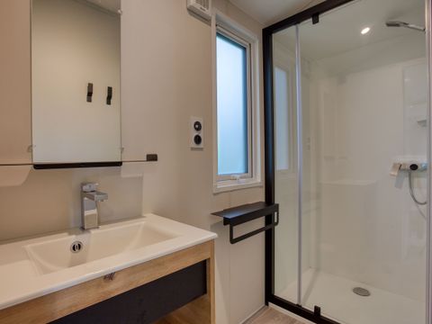Mobilhome 4 personnes - Mobil-Home Premium 33m² Bali - 2 chambres + Terrasse couverte + Lave-vaisselle + TV + CLIM 4 pers