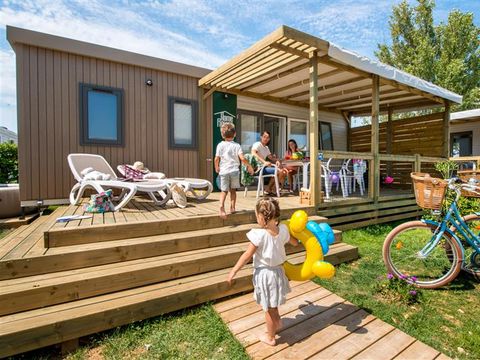 MOBILHOME 6 personnes - Homeflower PREMIUM 35m² (3 chambres) + CLIM + terrasse semi-couverte + TV + draps + serviettes | 6 personnes