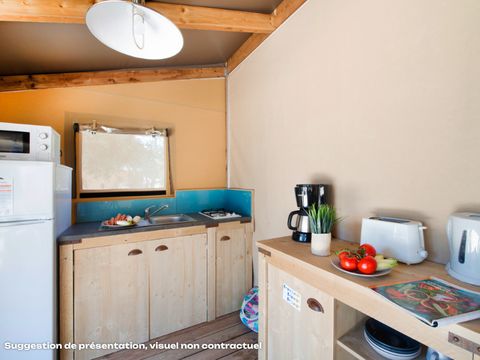 Tente en toile et en bois 4 personnes -  	 Ecolodge Cotton toilée CONFORT 35m² (2 chambres) dont terrasse couverte de 11m² + TV | 4 personnes