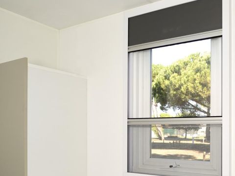 MOBILHOME 4 personnes - Homeflower PREMIUM avec Jacuzzi - 29m² (2 chambres) + terrasse semi-couverte + TV + Plancha + Clim | 4 personnes