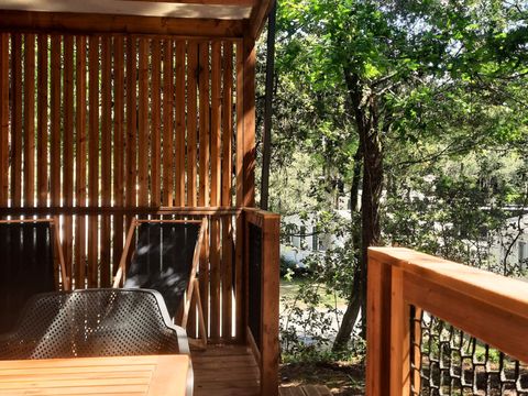 CHALET 2 personnes - Bois Premium 16m² - 1 chambre + terrasse couverte 8m² + TV + CLIM