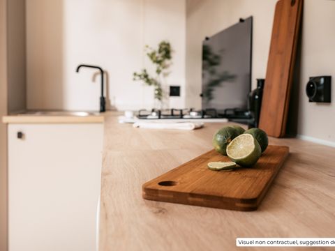 MOBILHOME 2 personnes - Homeflower Premium CLIM 20m² (1 chambres) + terrasse semi-couverte + TV + draps + serviettes