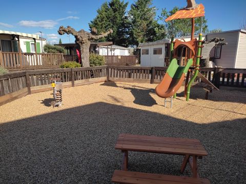 MOBILHOME 4 personnes - Confort "Mimosa - Marguerite - Crocus - Jacinthe" 2 chambres Climatisé