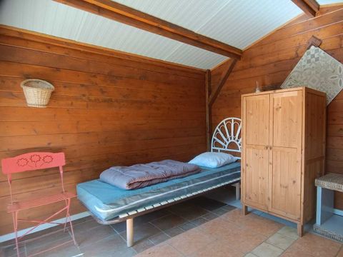 CHALET 2 personnes - Petit Chalet bois dortoir (sans cuisine, ni eau)