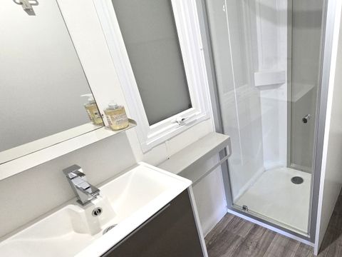 MOBILHOME 4 personnes - Mobil-home MALAGA Confort avec terrasse intégrée 8 m² 4 pers