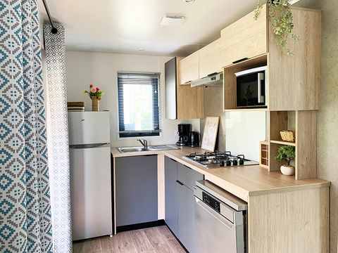 MOBILHOME 4 personnes - PREMIUM 30m² - 2 chambres - TV - lave-vaisselle - climatisation - terrasse