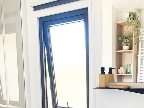 MOBILHOME 4 personnes - PREMIUM 30m² - 2 chambres - TV - lave-vaisselle - climatisation - terrasse